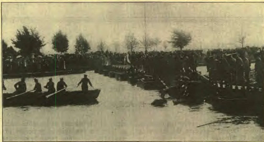 Photo by Boston Photo News Company Pontoon bridge built by British engineers. The planking in a section in the center has broken down, letting two horses fall in, and the men are trying to rescue them. These pontoons are carried with the army, so that a temporary bridge can be immediately built across a stream.