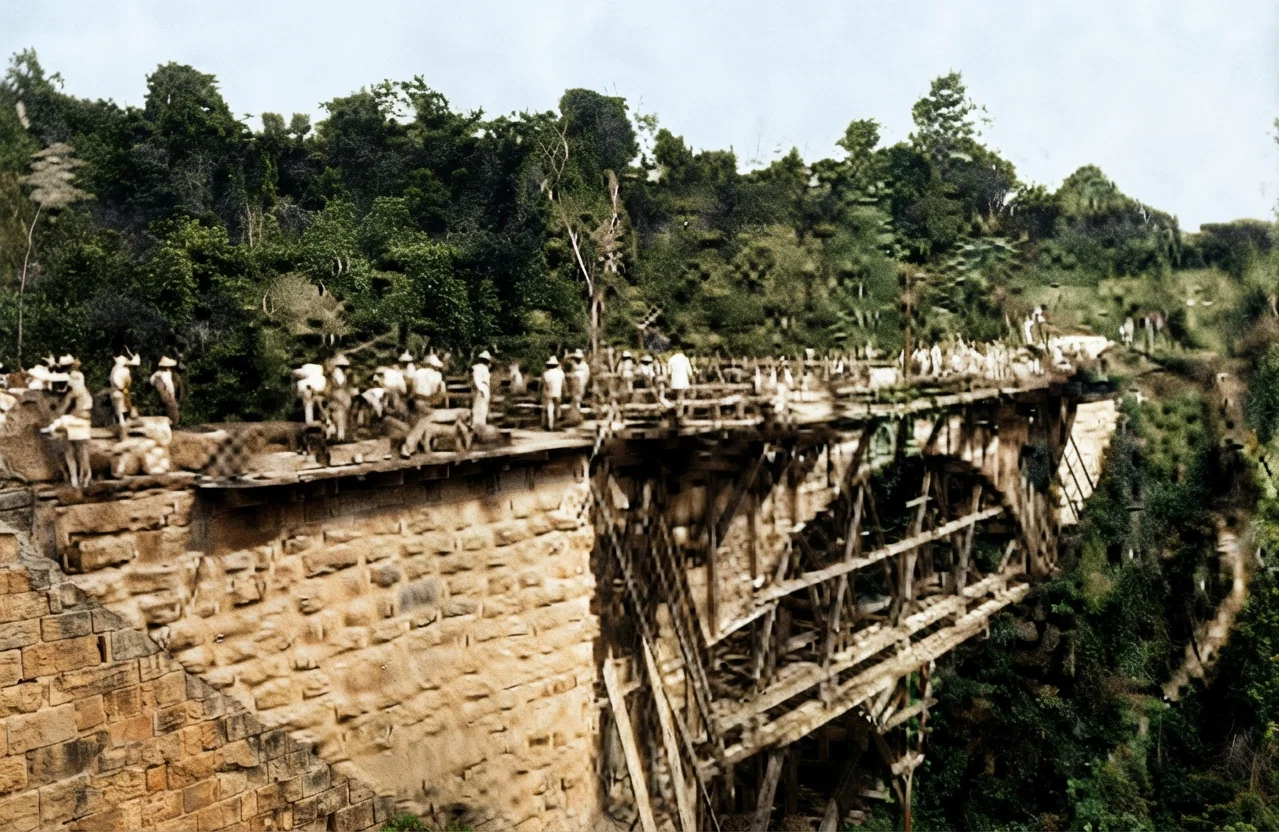 Constructing Bridge of Toa Alta-Corozal Road, Porto Rico.