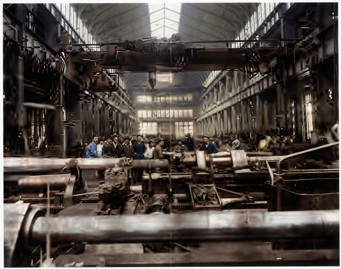 Gun shop of the Navy Yard, Washington, D. C. The cut shows the monster traveling cranes overhead that can pick up any of those large guns and place them in whatever position may be desired by the workmen. It also shows the work of turning and boring the guns.