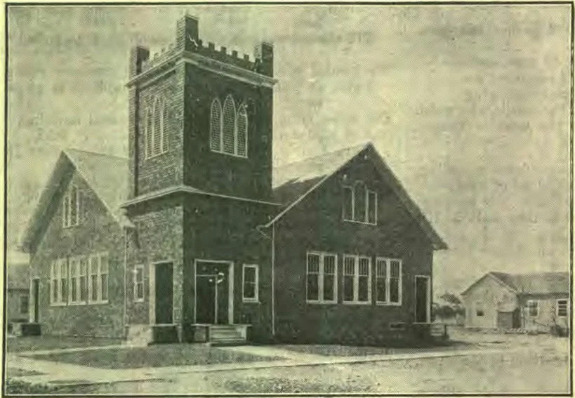 The new Seven Day Adventist Church at Mountain View, Cal., dedicated Sept. 7, 1907. A part of the church-school building may be seen in the rear in the right.